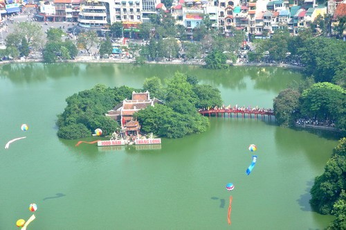  Le lac de l’Épée restituée : le coeur de la ville du dragon - ảnh 3